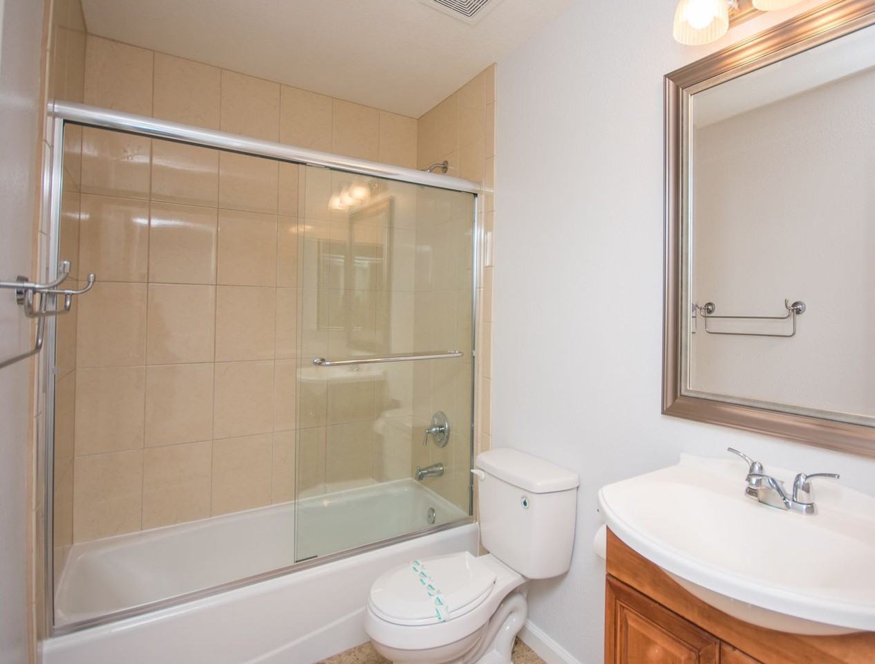 637 Beverly Pl - Photo 6 of 15