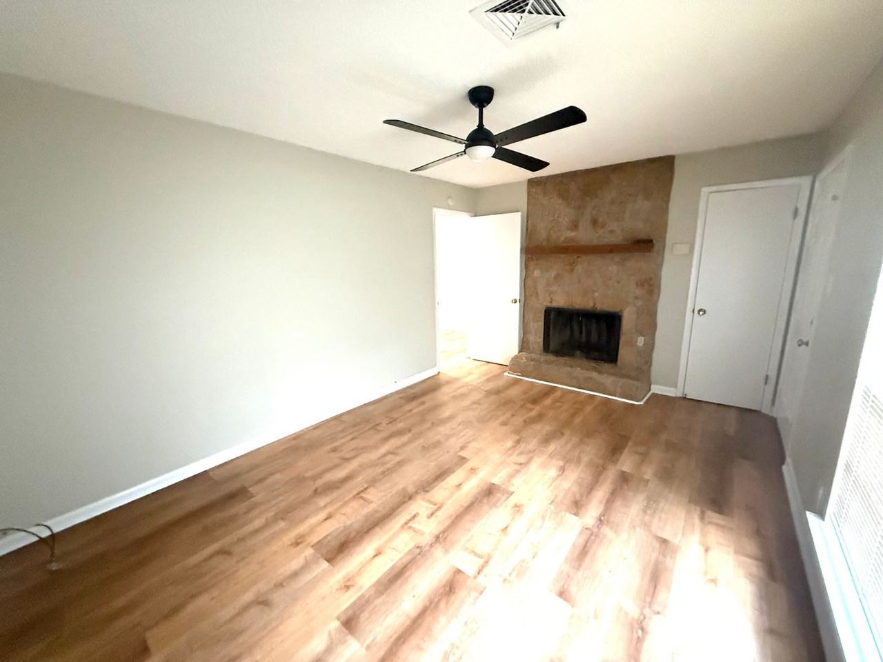 6319 Pinebrook Dr - Photo 4 of 14