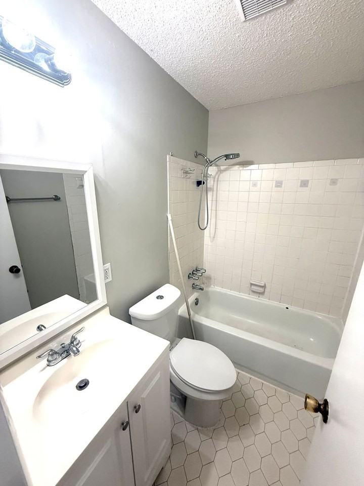 6319 Pinebrook Dr - Photo 7 of 14