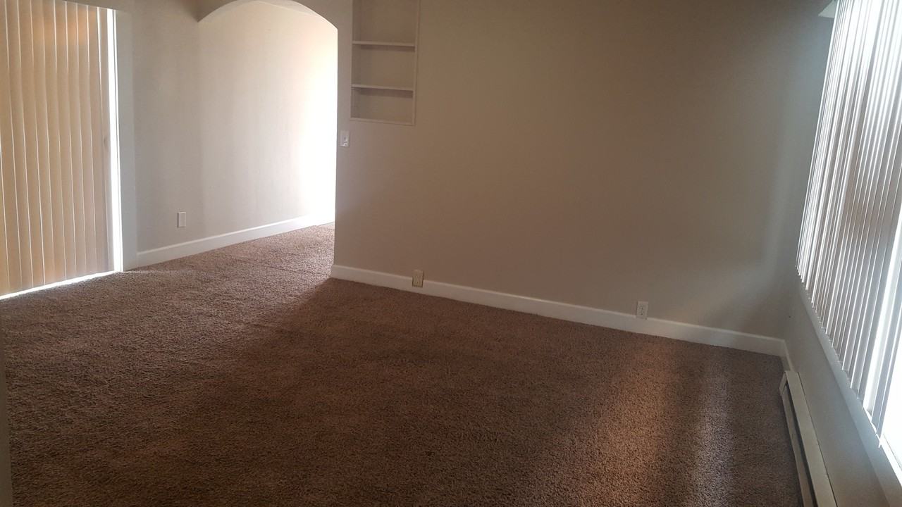 1303 E Broad Ave - Photo 4 of 7