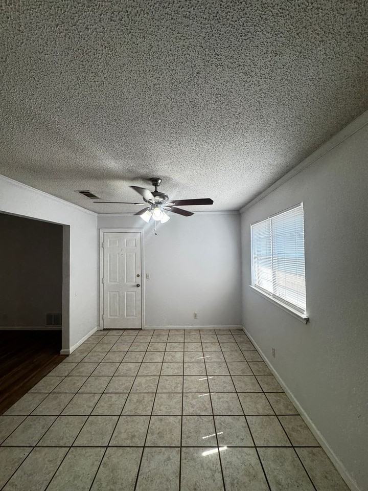 2809 Lawton Dr - Photo 6 of 15