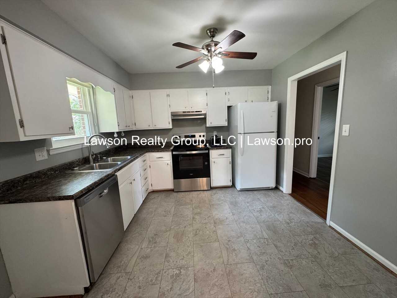 4711 Pennsylvania Ave Ne - Photo 4 of 22