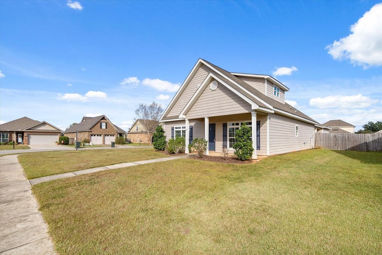 23946 Devonfield Ln - Photo 2 of 24