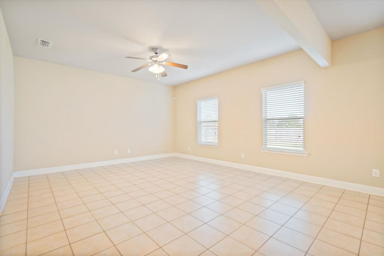 23946 Devonfield Ln - Photo 3 of 24
