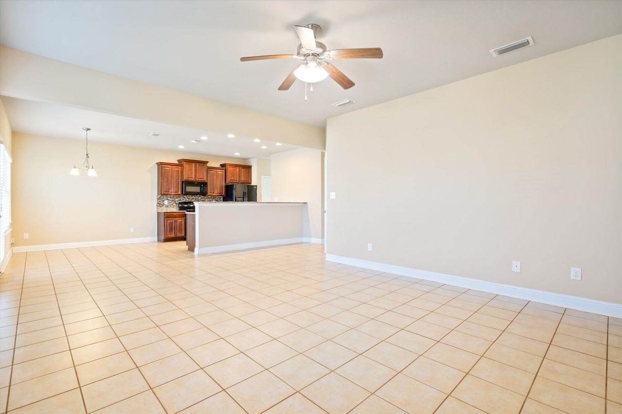 23946 Devonfield Ln - Photo 4 of 24