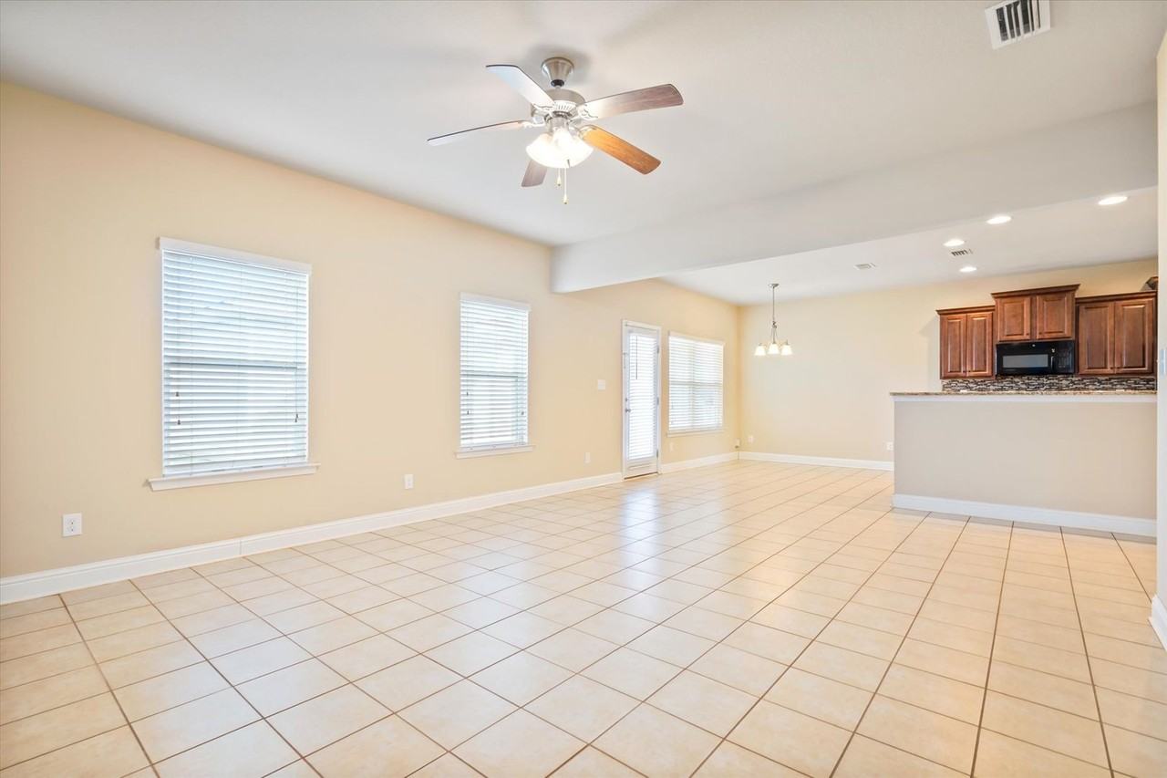 23946 Devonfield Ln - Photo 5 of 24