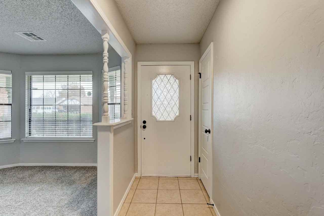 1208 Ne 22nd St - Photo 3 of 23