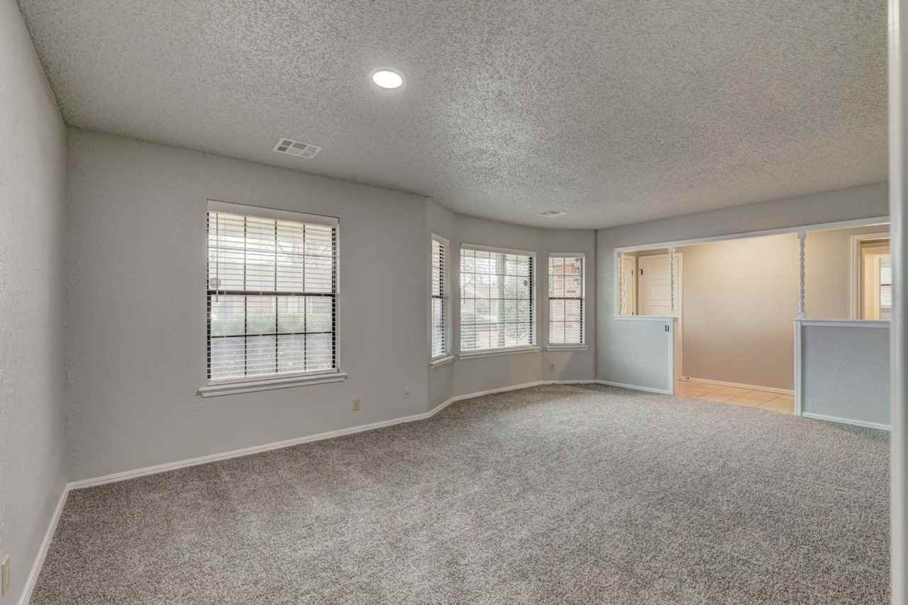 1208 Ne 22nd St - Photo 6 of 23