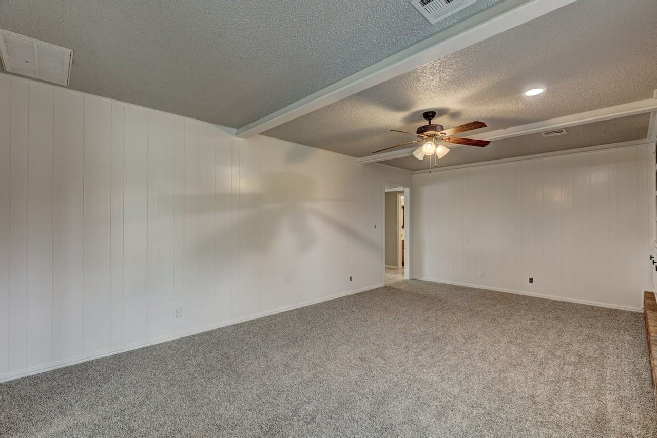 1208 Ne 22nd St - Photo 7 of 23