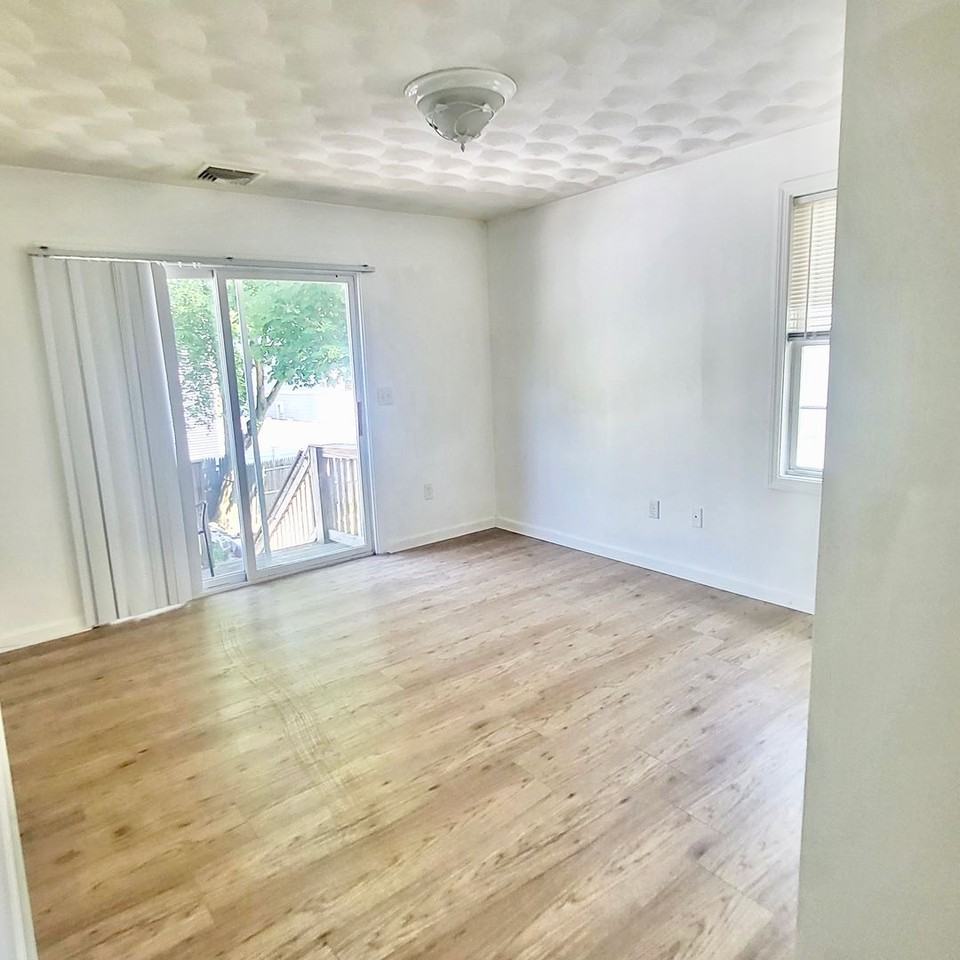 27 Felix St #2 - Photo 7 of 11