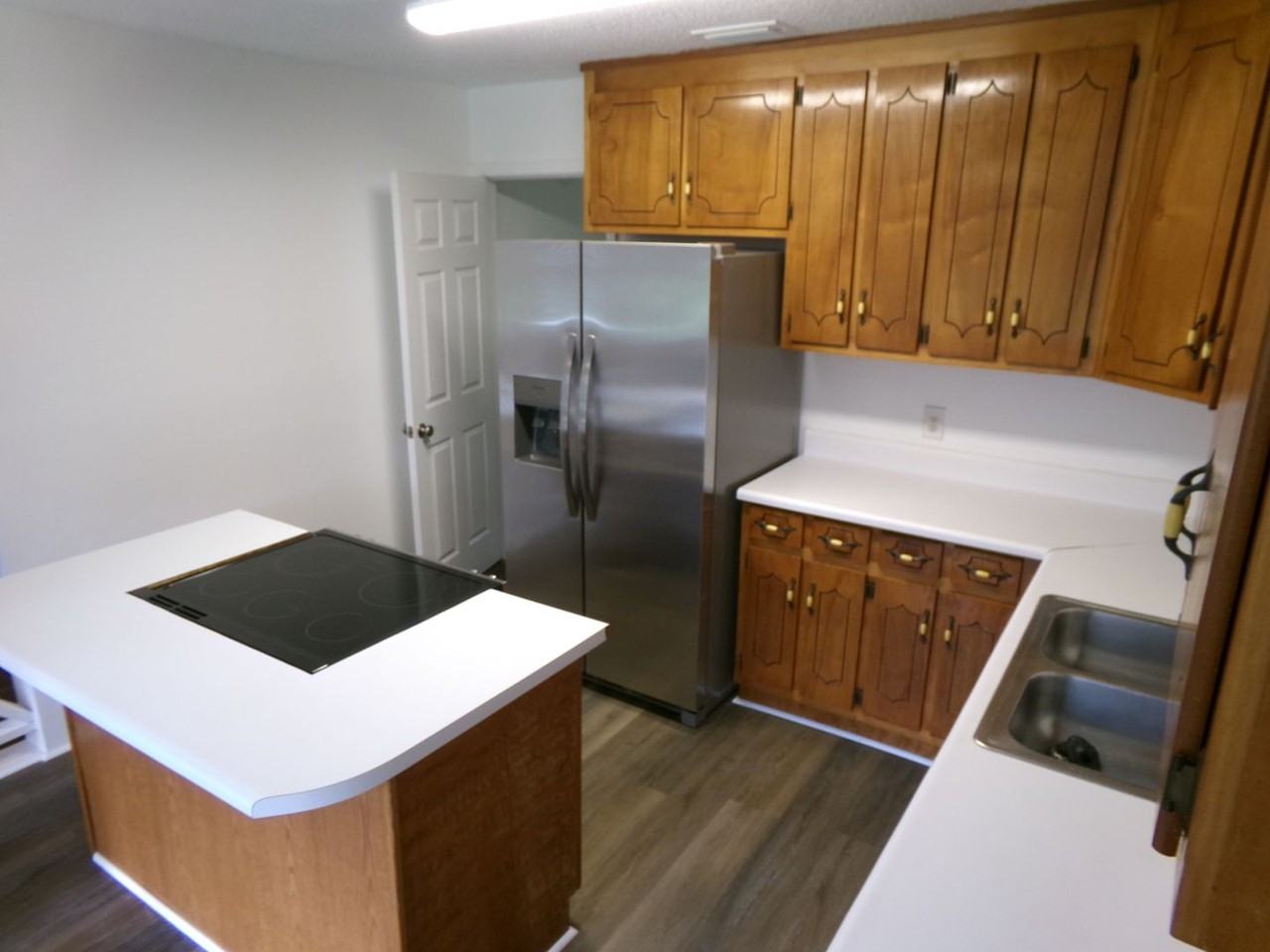 14299 Peterson Ln - Photo 4 of 17