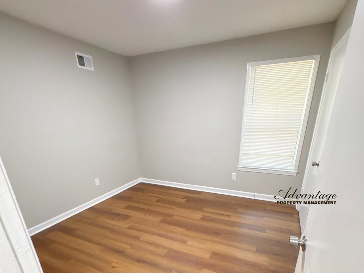 4092 Twilight Ave - Photo 6 of 23