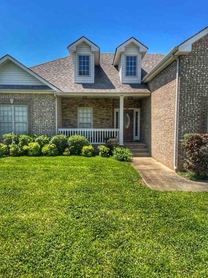 1320 Vantage Ct - Photo 2 of 17