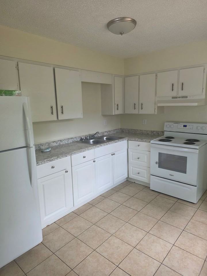 5621 7th Street Ct E - Photo 3 of 10