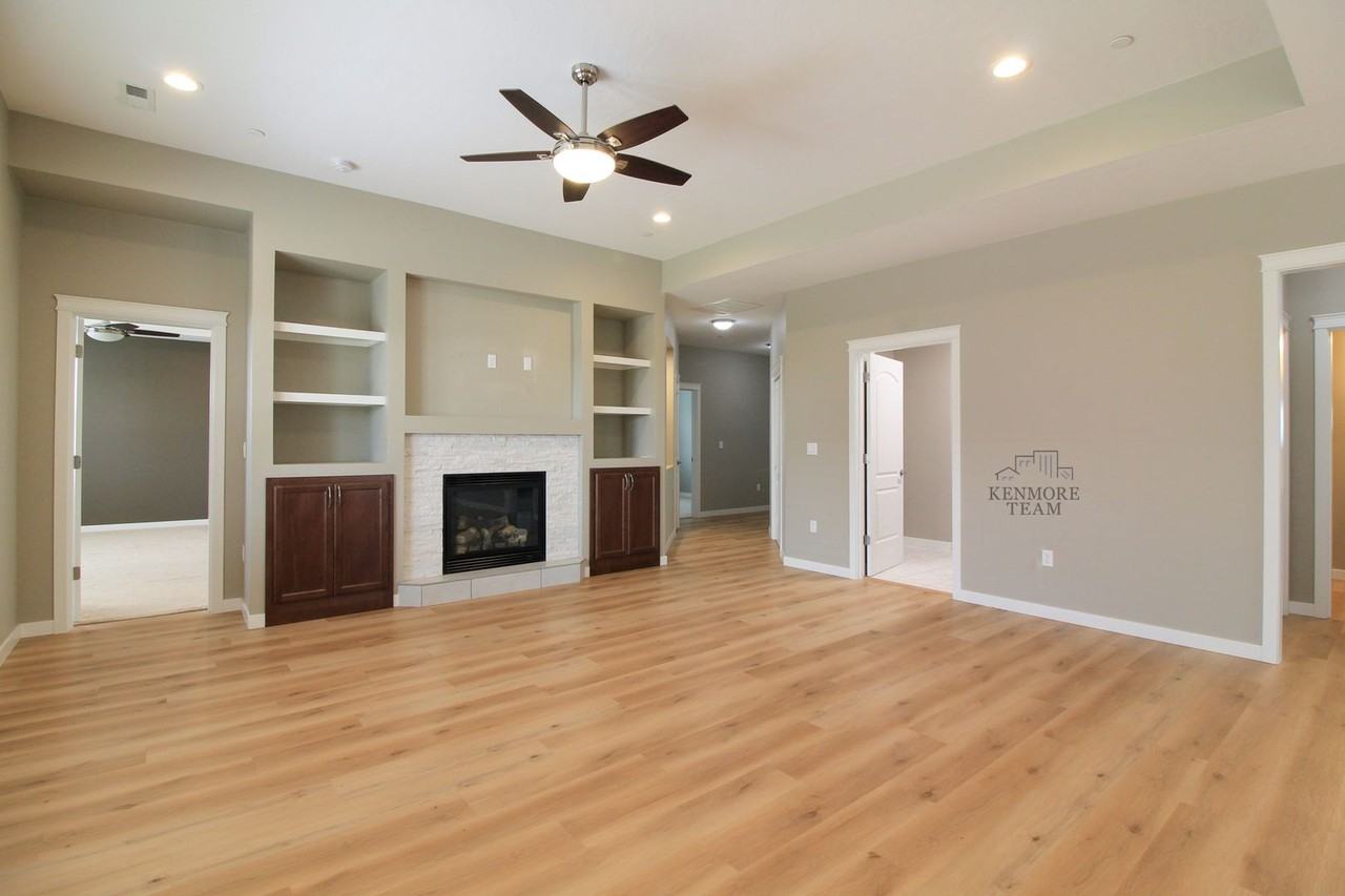4743 Jodie St - Photo 4 of 15