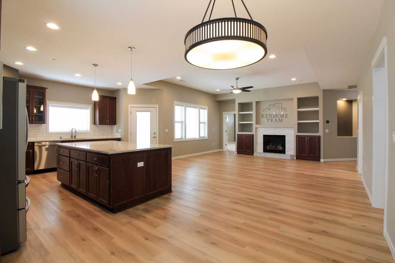 4743 Jodie St - Photo 5 of 15