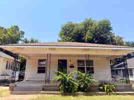 featured image of 816 N Broadway Ave