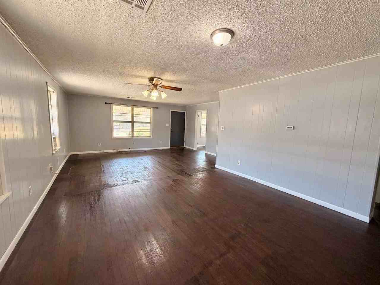 816 N Broadway Ave - Photo 3 of 7