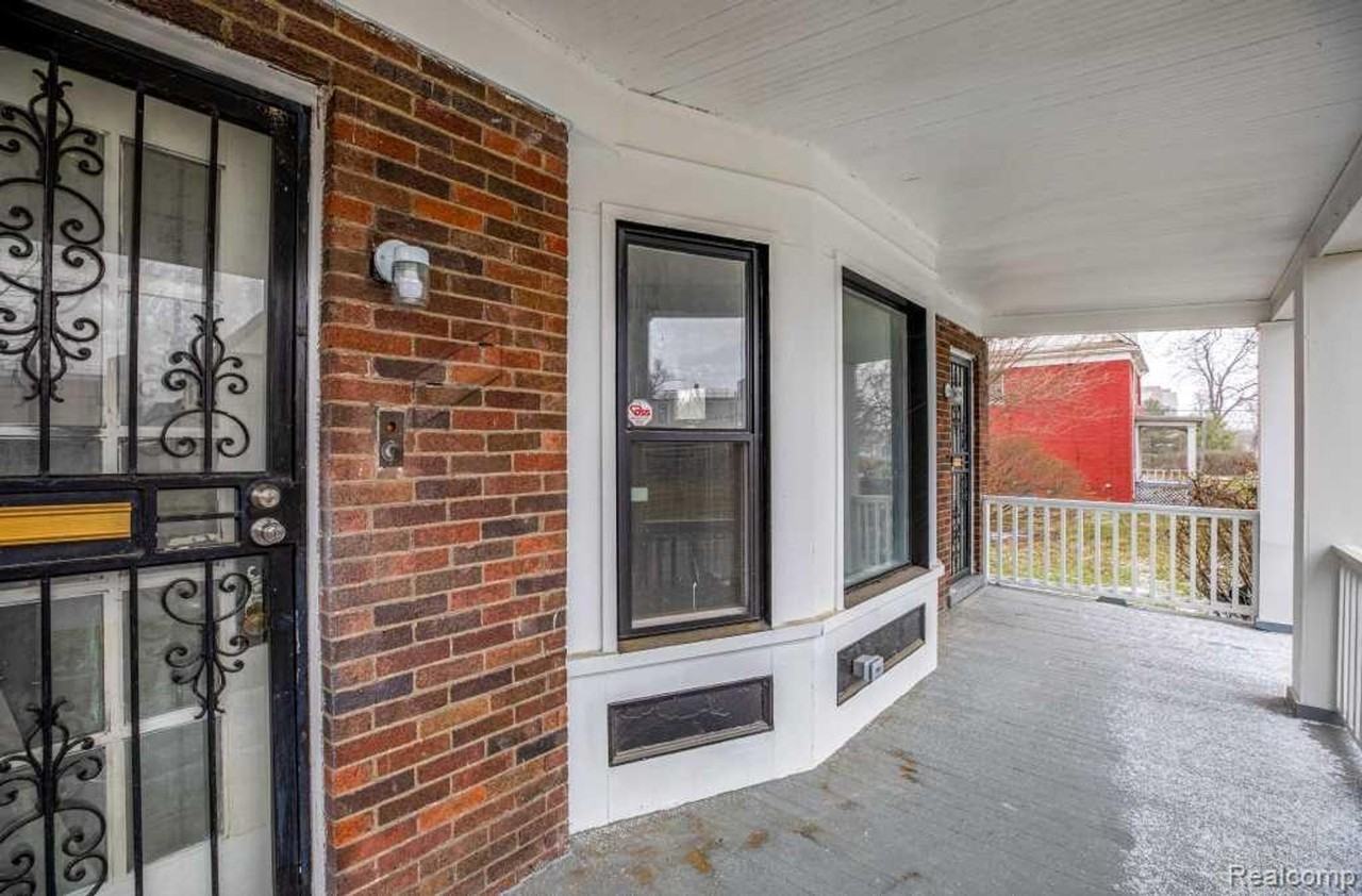 1436 Baldwin St - Photo 2 of 9