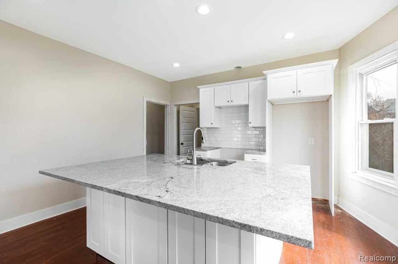 1436 Baldwin St - Photo 5 of 9