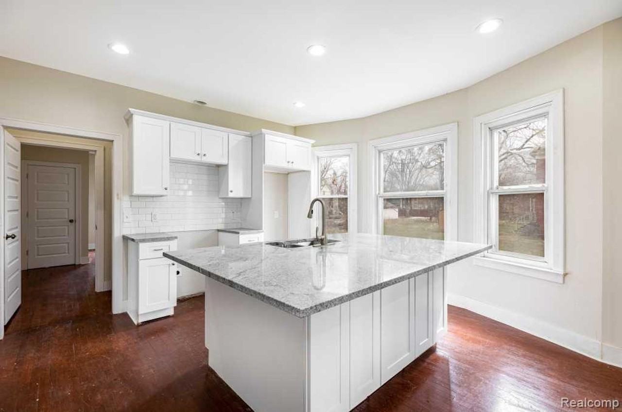 1436 Baldwin St - Photo 6 of 9