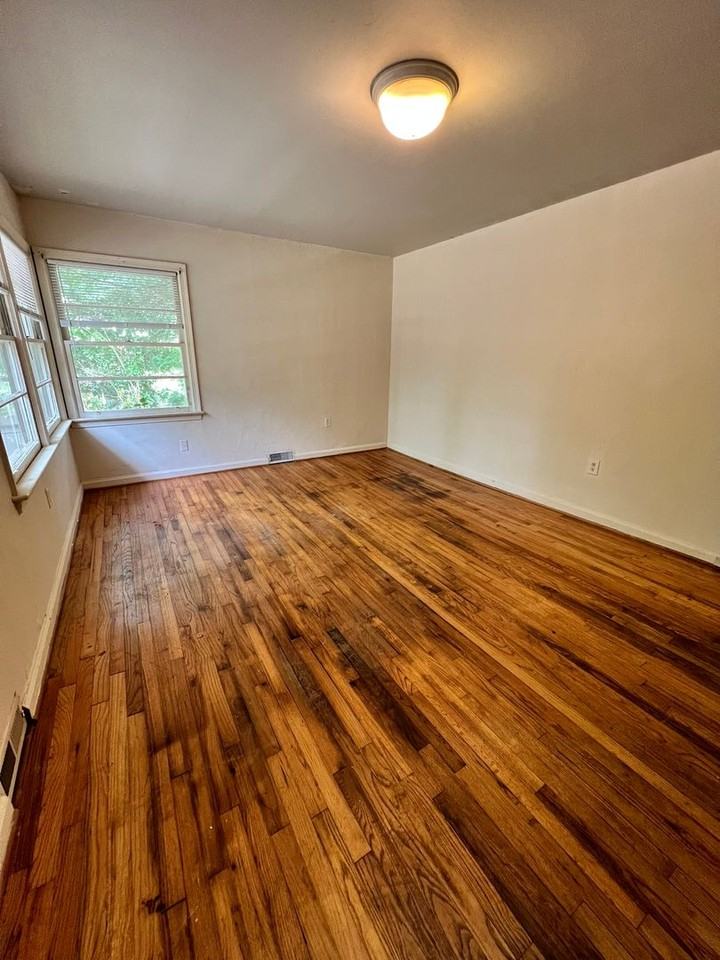 204 Pine Ln - Photo 5 of 9