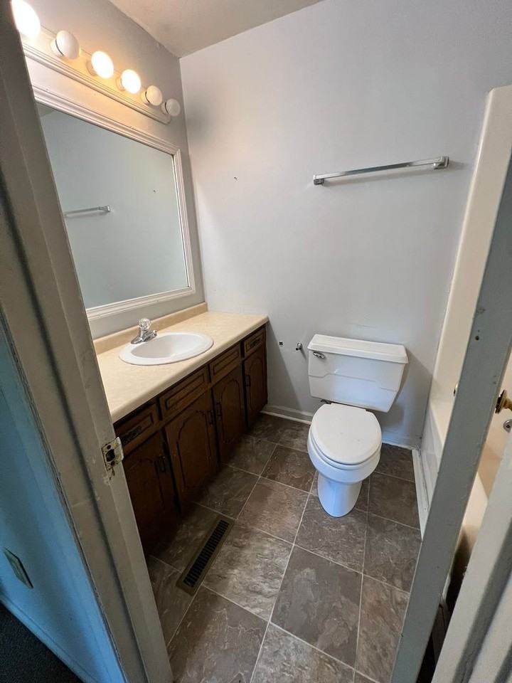 503 W Fredericks St - Photo 7 of 13