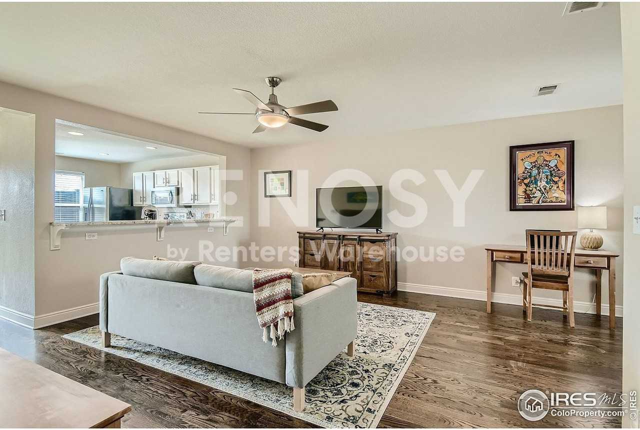 11089 Gaylord St - Photo 7 of 50