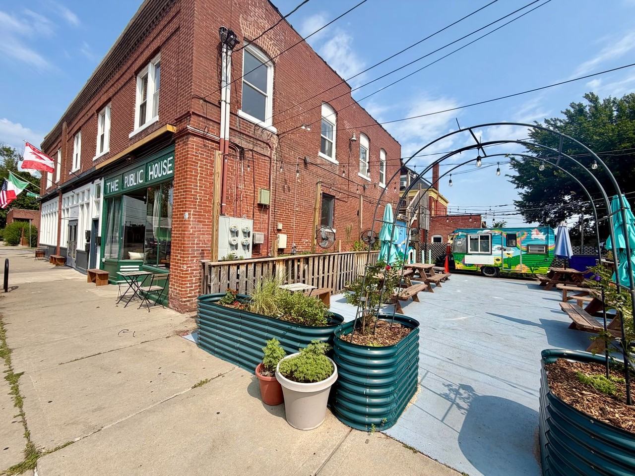 2202 Lexington Ave - Photo 2 of 17