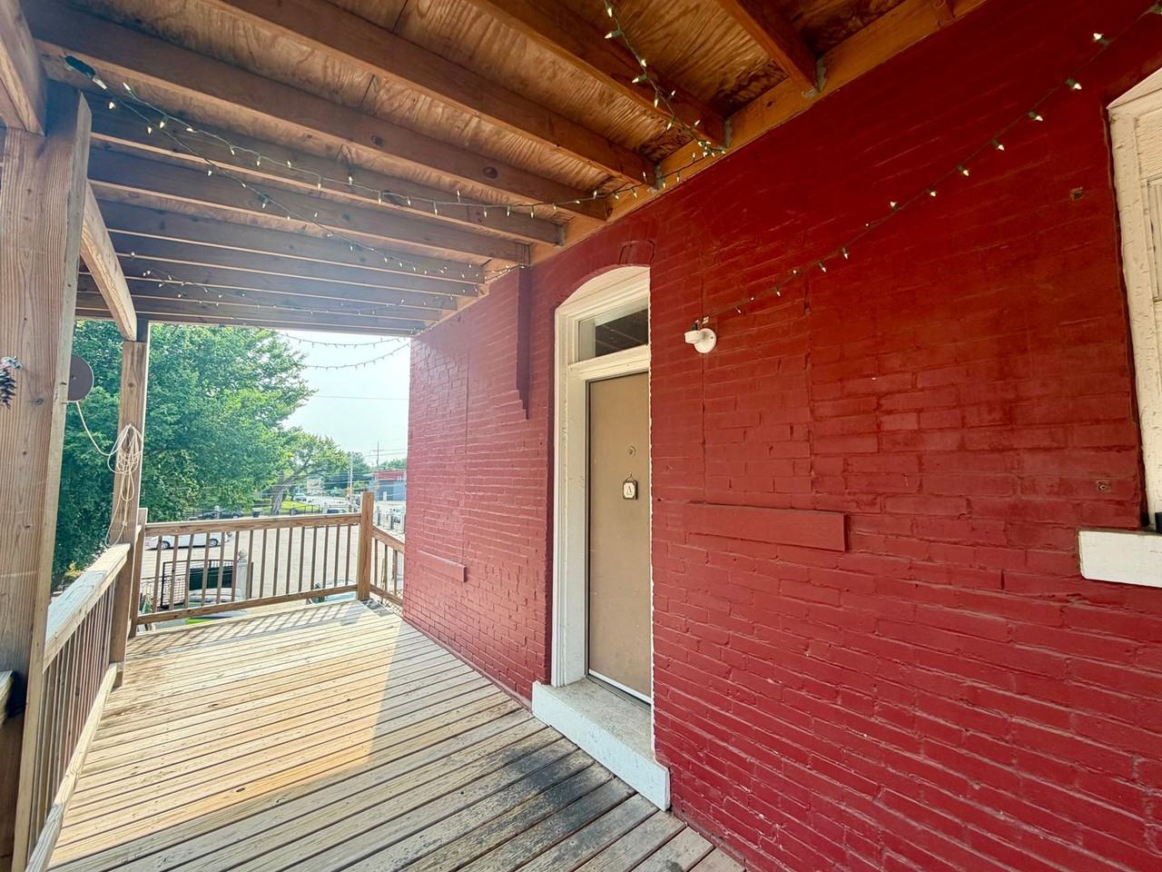 2202 Lexington Ave - Photo 4 of 17