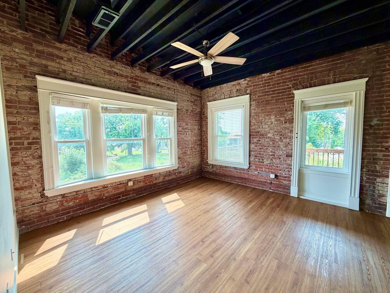 2201 Lexington Ave - Photo 4 of 10