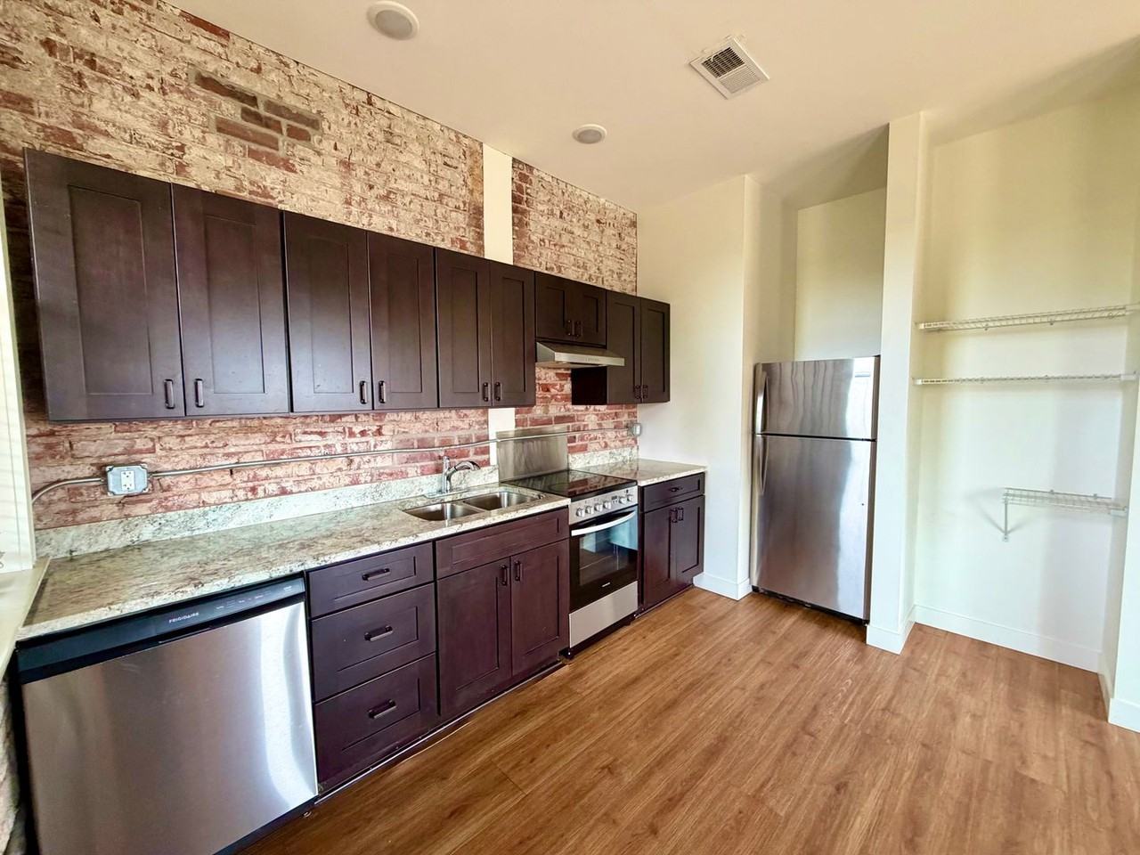2201 Lexington Ave - Photo 5 of 10