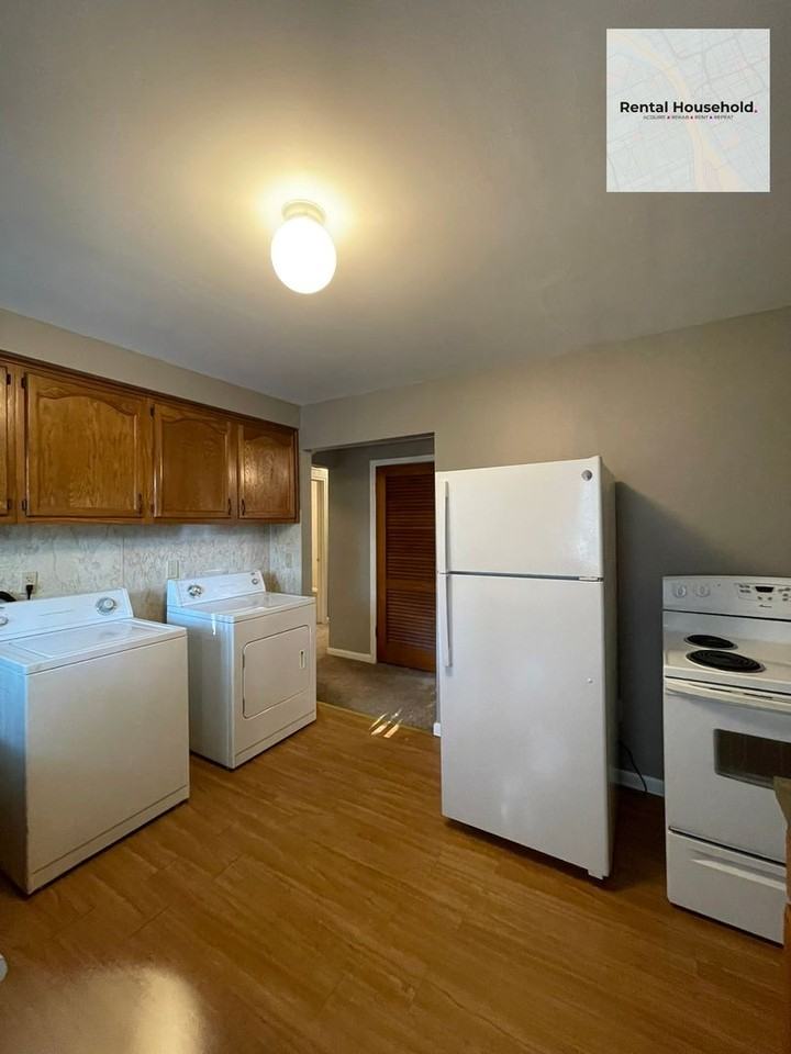 4471 Croissant St - Photo 3 of 14