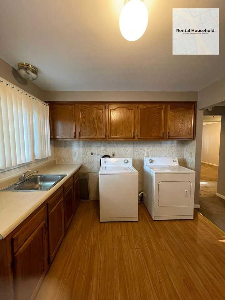 4471 Croissant St - Photo 4 of 14