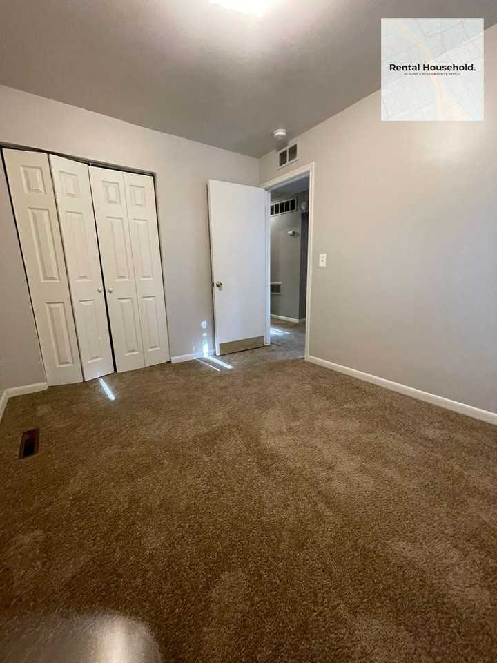 4471 Croissant St - Photo 7 of 14