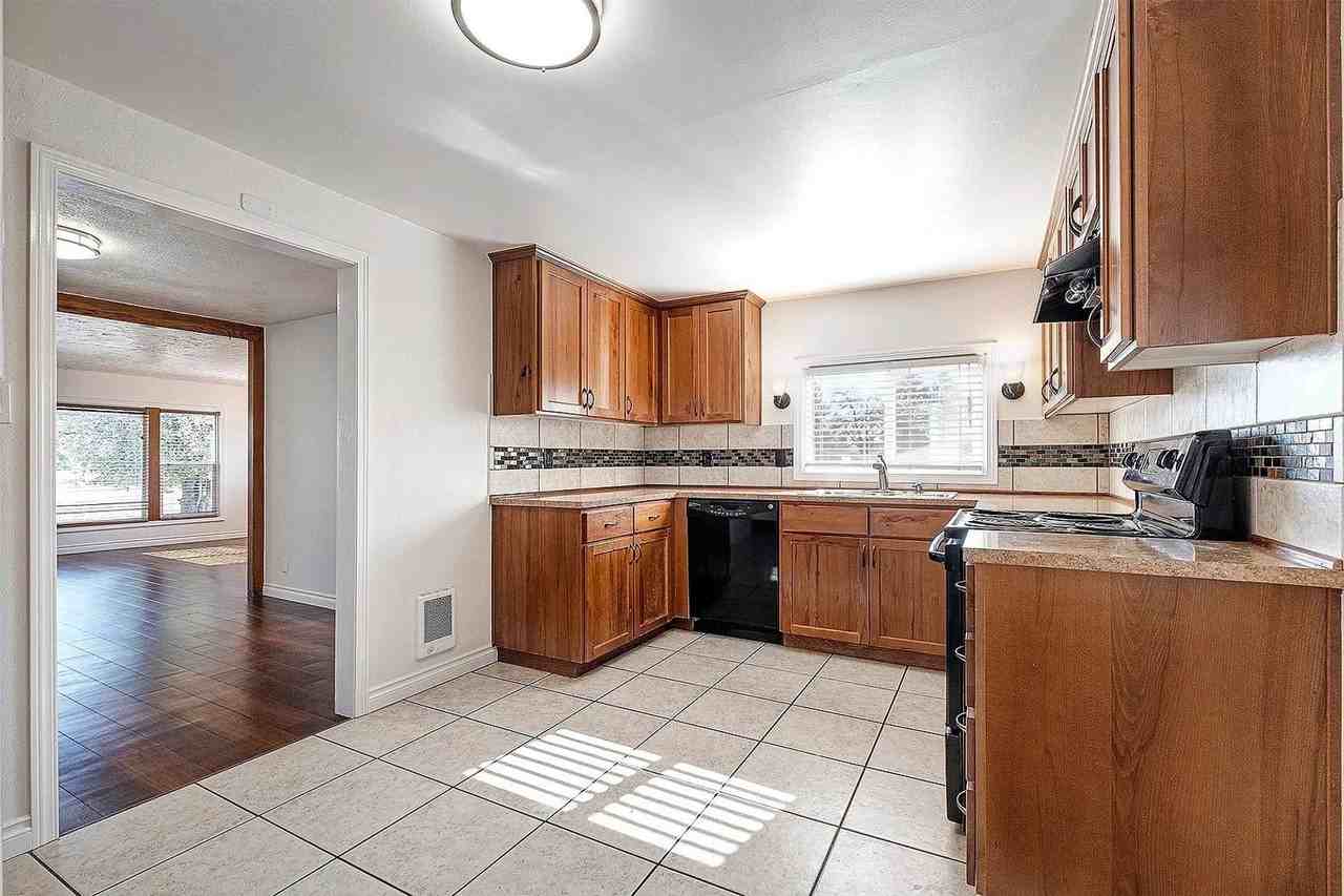 757 S 8th Ave - Photo 2 of 18