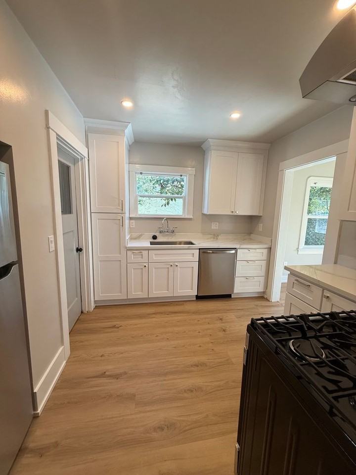 817 Wright St - Photo 7 of 21