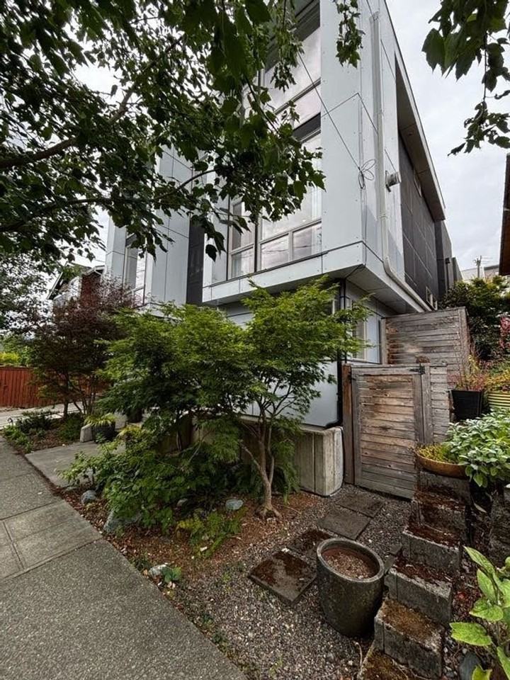 513 20th Ave E - Photo 2 of 41