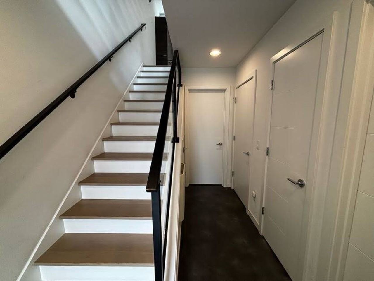 513 20th Ave E - Photo 3 of 41