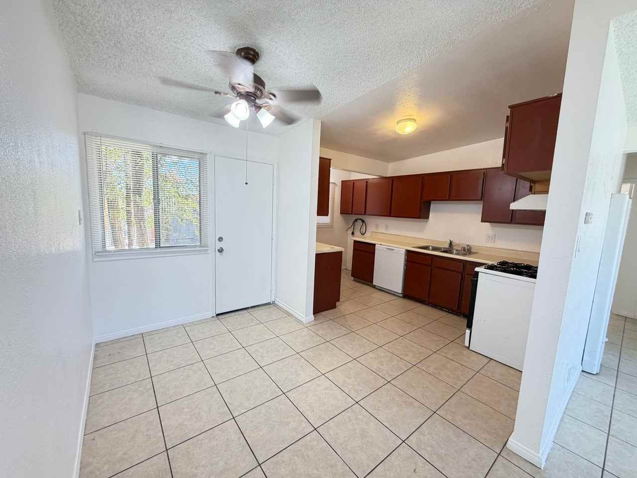 305 Oasis Dr - Photo 3 of 15