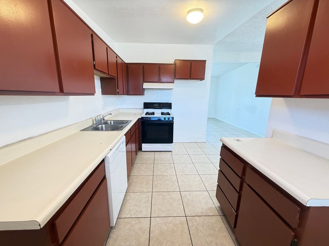305 Oasis Dr - Photo 5 of 15