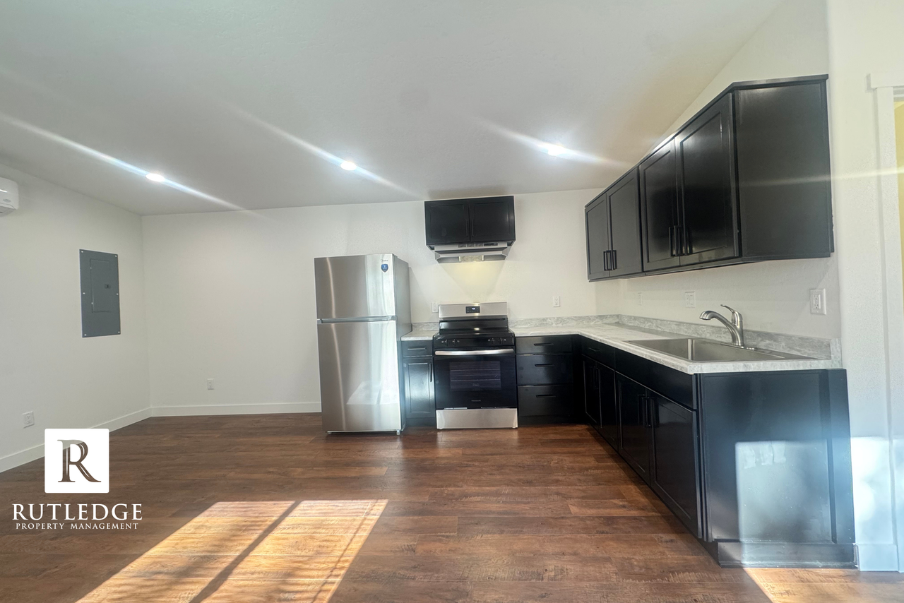 747 Dakota Ave - Photo 2 of 11