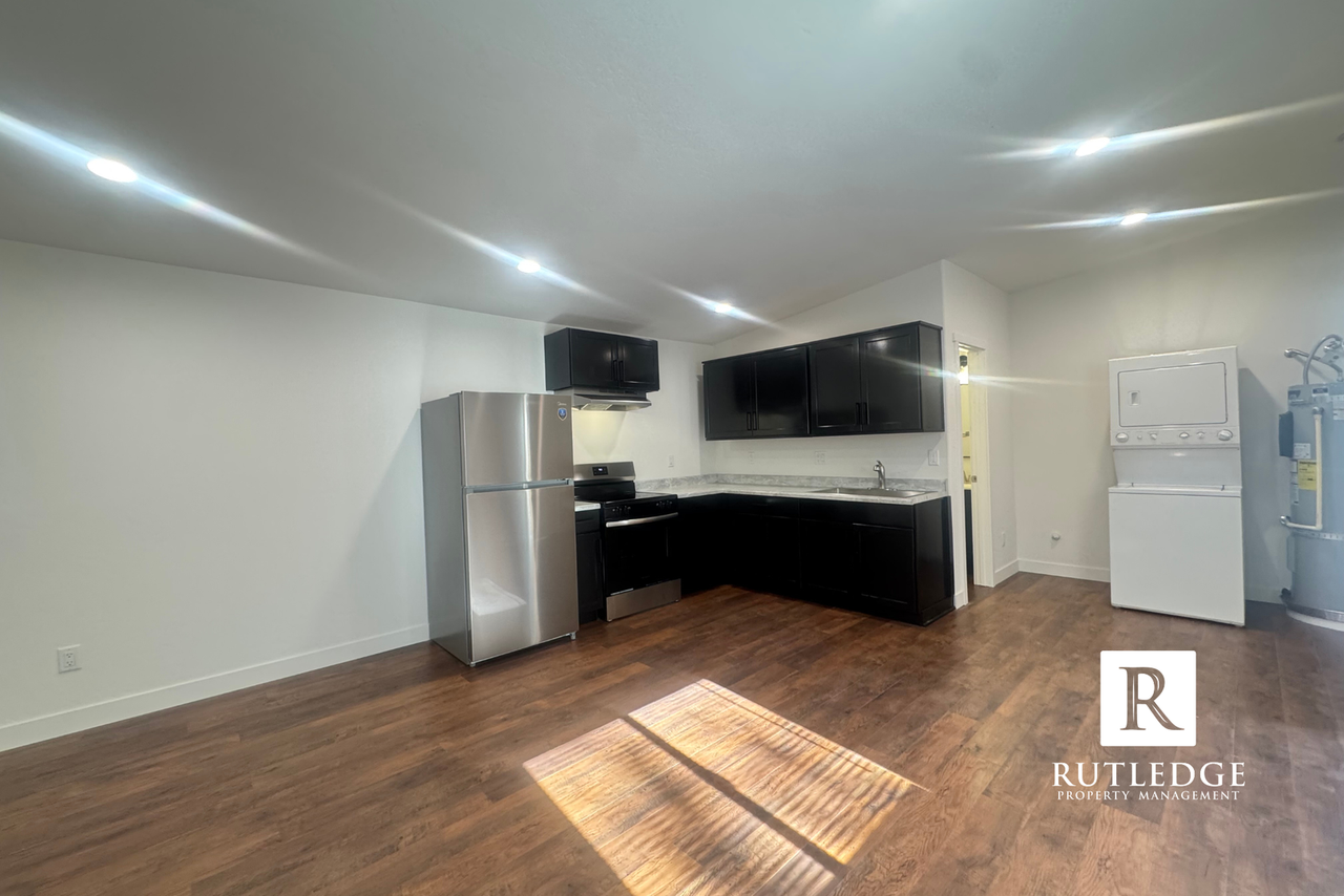 747 Dakota Ave - Photo 5 of 11