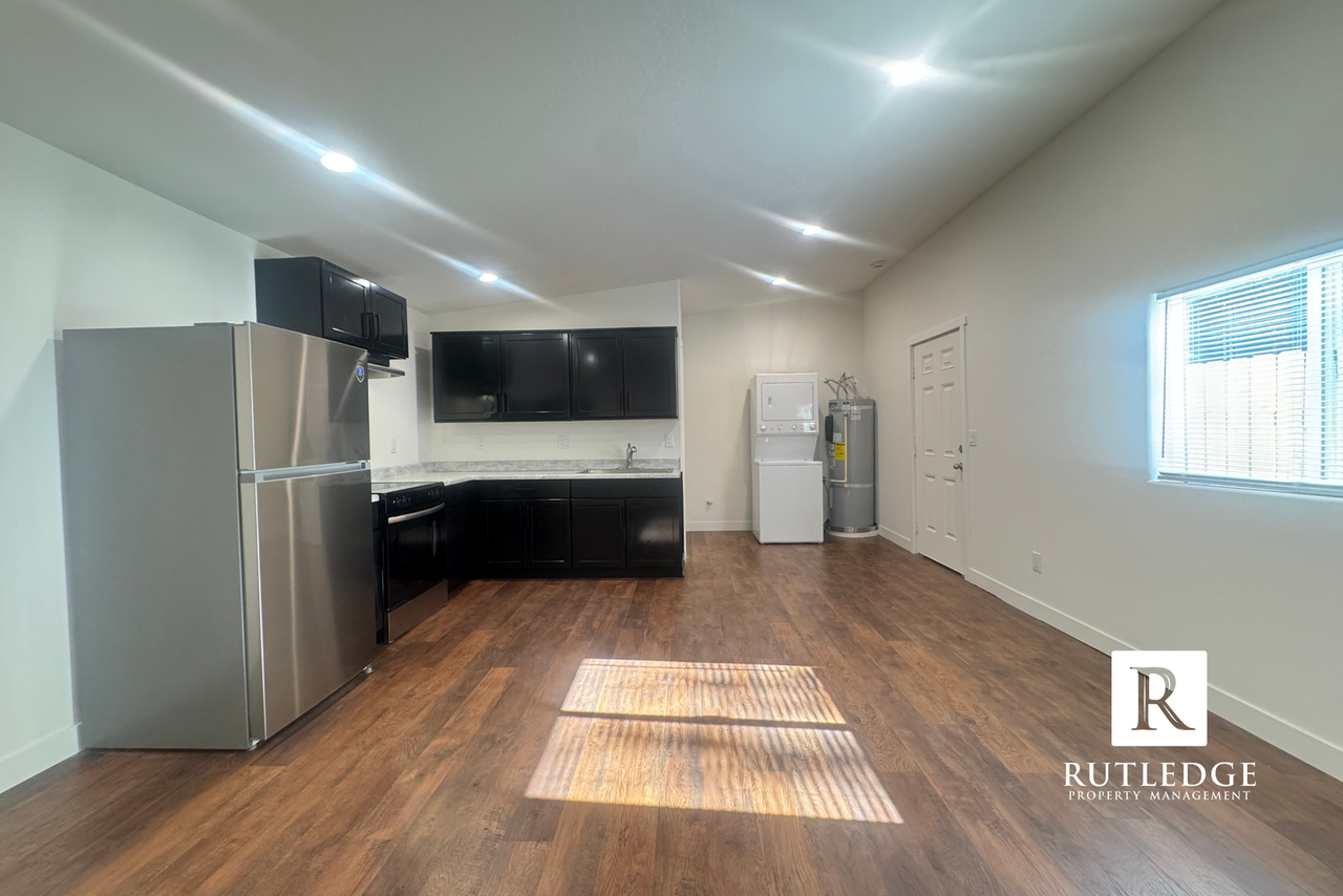 747 Dakota Ave - Photo 7 of 11