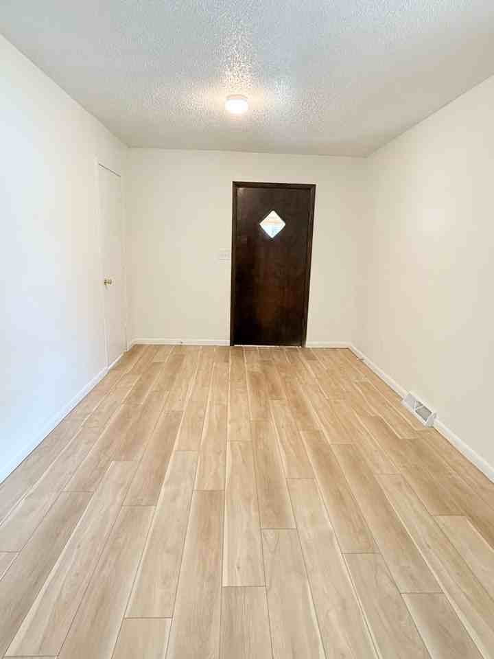 730 W 12th St - Photo 2 of 13