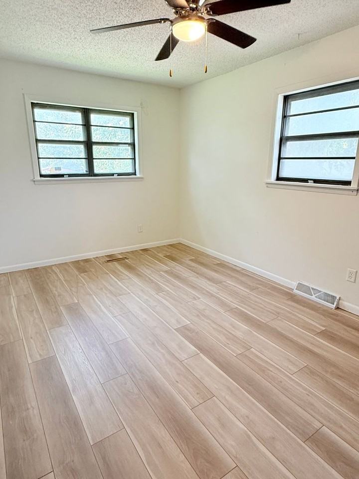730 W 12th St - Photo 6 of 13