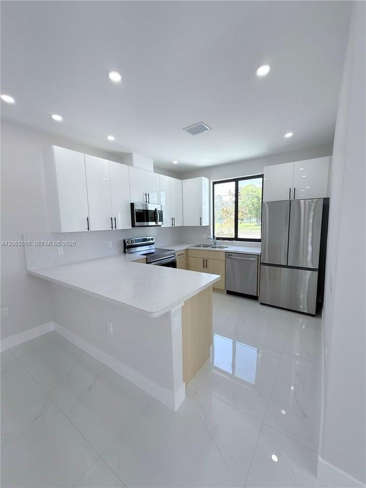 12368 Sw 219th St - Photo 2 of 13
