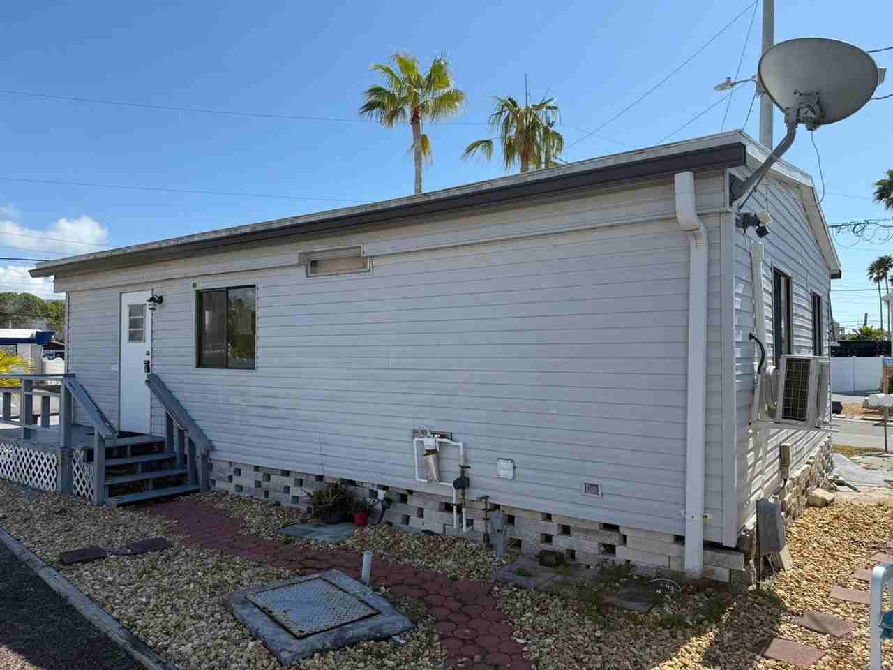 1375 Pasadena Ave S - Photo 2 of 14