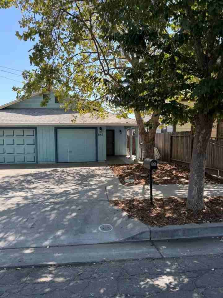 661 5th St - Photo 2 of 20
