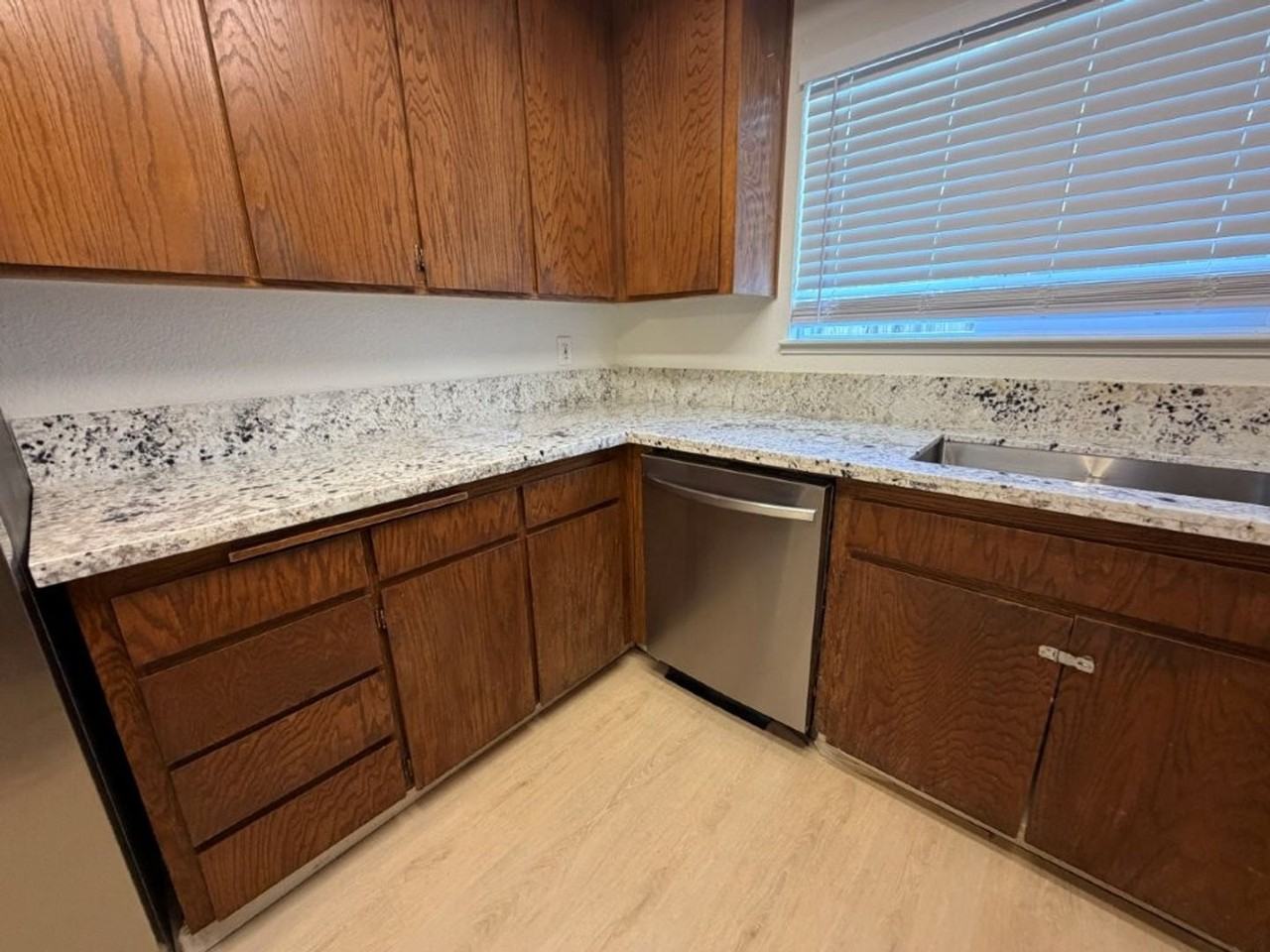 661 5th St - Photo 5 of 20